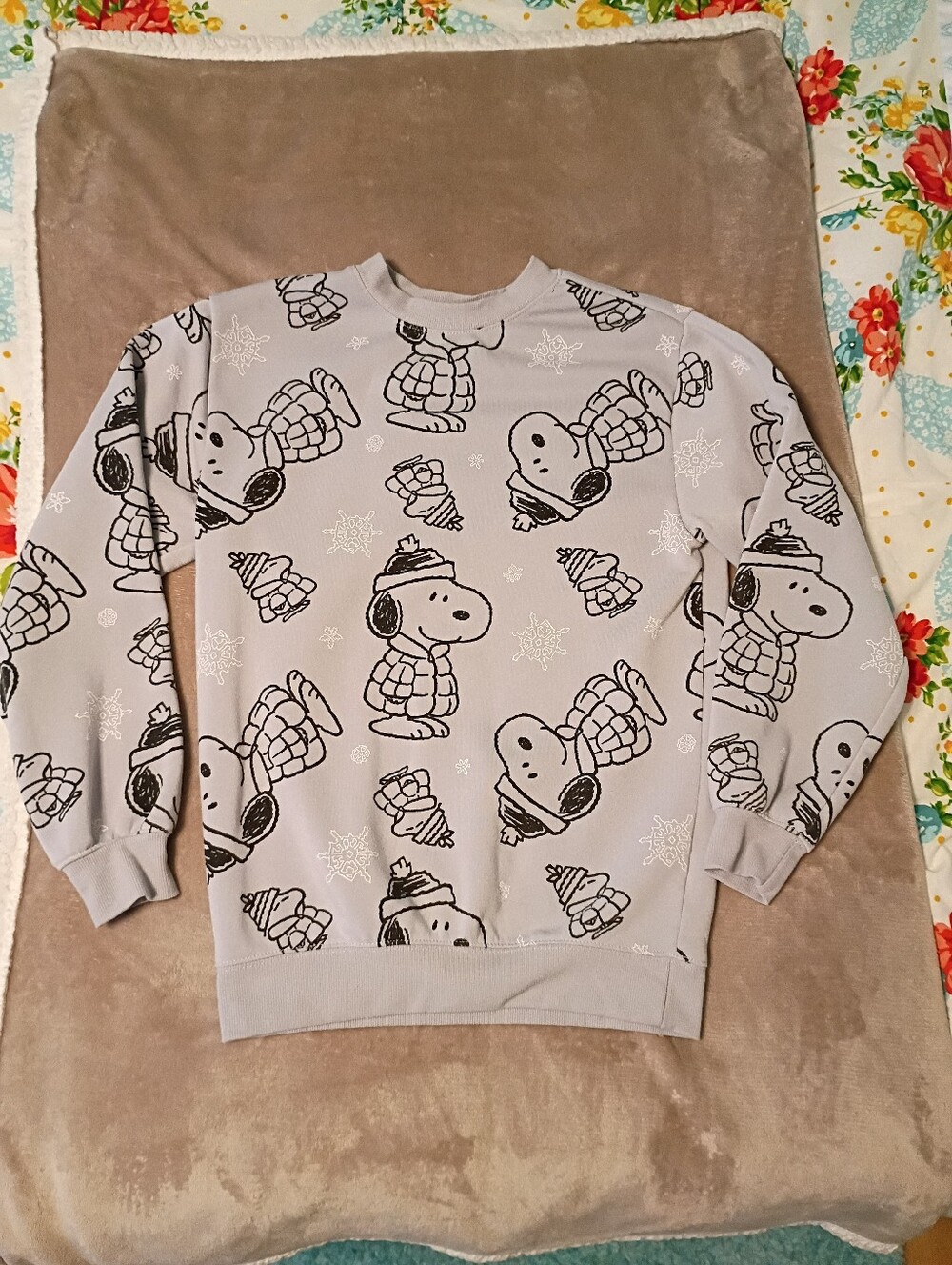 Peanuts Snoopy & Woodstock Snowflake Graphic Sweatshirt - Size XXS